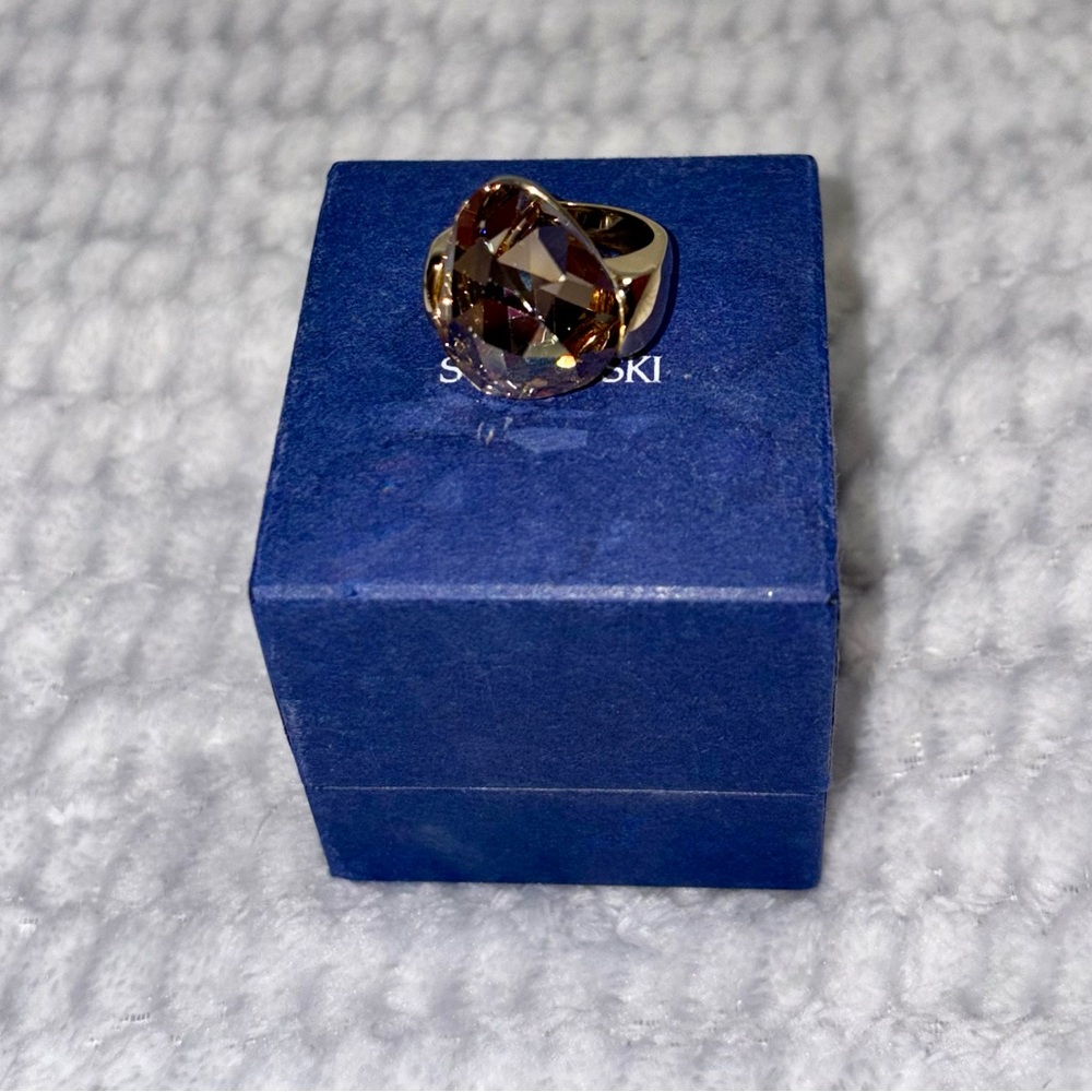 SWAROVSKI // 52 (US 6)